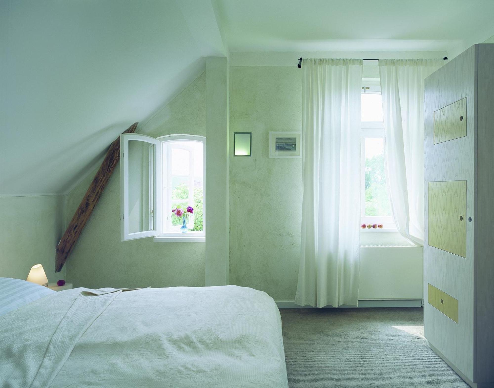 Seehotel Am Neuklostersee Ruang foto