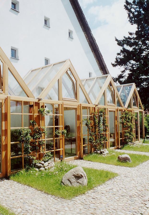 Seehotel Am Neuklostersee Ruang foto