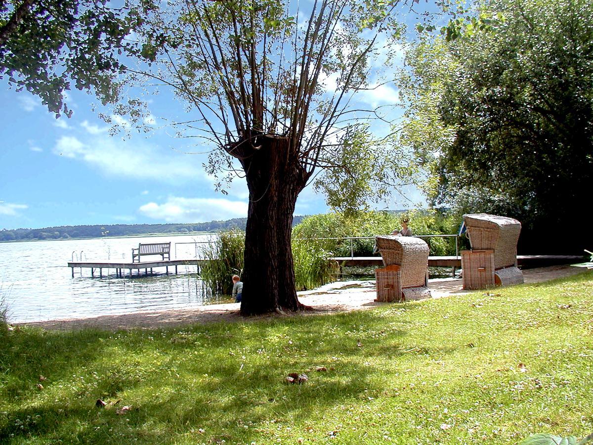Seehotel Am Neuklostersee Bagian luar foto