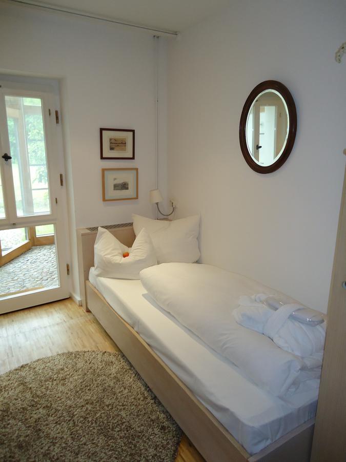 Seehotel Am Neuklostersee Bagian luar foto